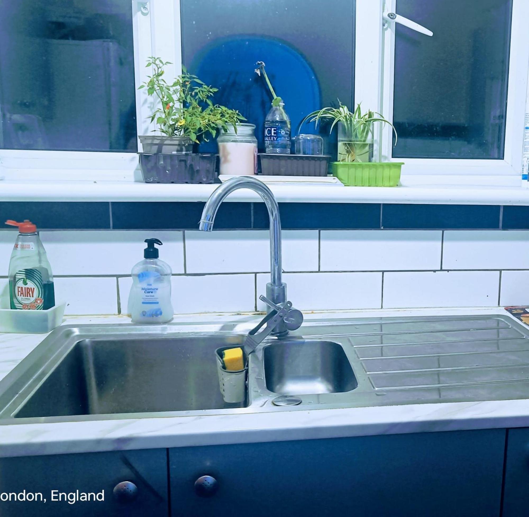 London'S Bed With Breakfast & Free Parking Londres Exterior foto